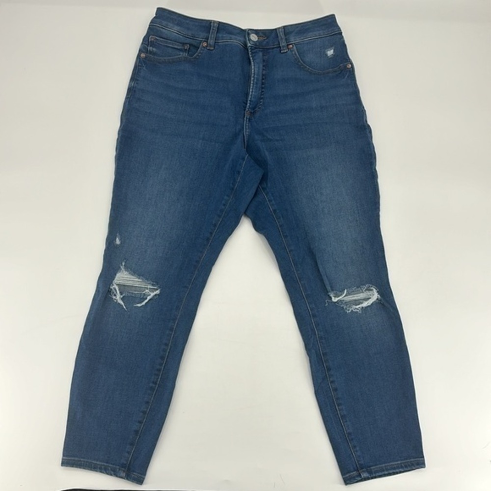 UEC Express woman’s jeans size 10 skinny curvy distressing on knees